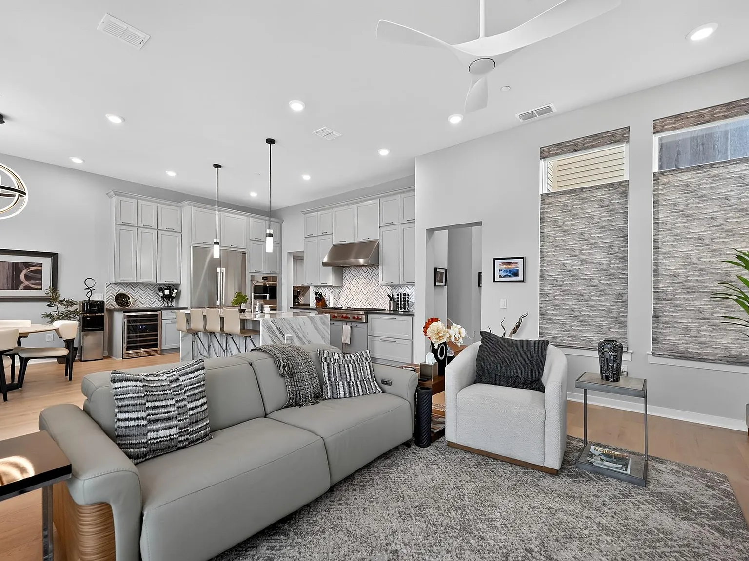 4 bed, 5.0 bath, 3717 sqft, $8,500 — Photo 2