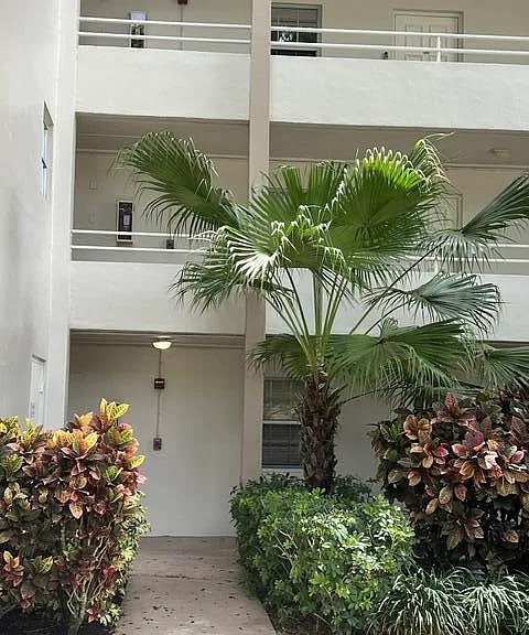 3800 Oaks Clubhouse Dr #112 — Photo 29