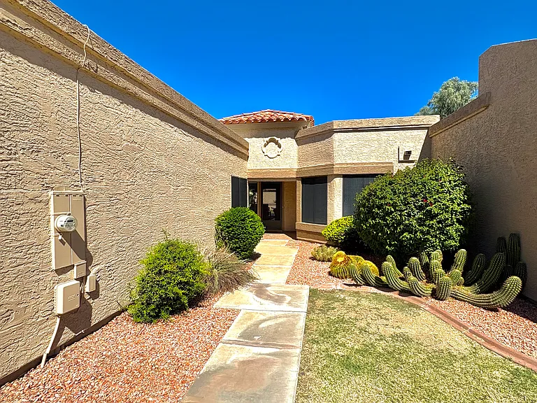 9806 W Kerry Ln — Photo 14