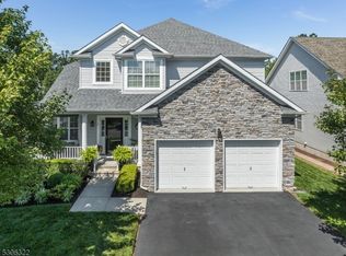 8 Quick Ct, Somerset, NJ 08873