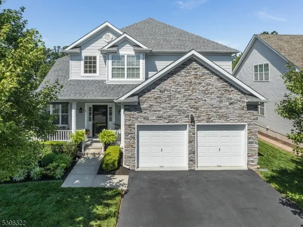 8 Quick Ct, Franklin Twp., NJ 08873