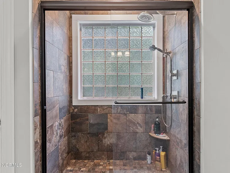 255 W Hedgelawn Way — Photo 15