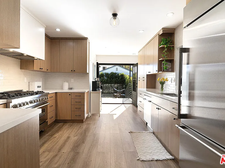 13220 Erwin St — Photo 10