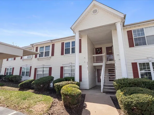 209 Sugar Lake Dr #7, Saint Peters, MO 63376