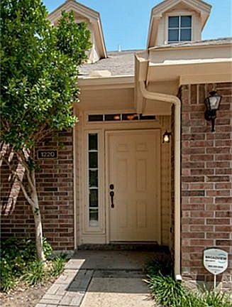 2nd image of 1220 Hyde Park Dr