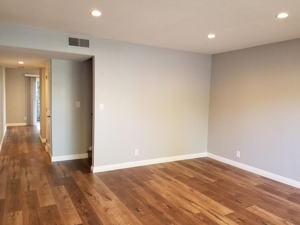 1st image of 903 Tamarack Ln #B