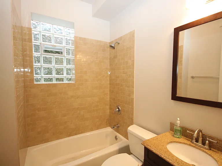 1463 W Berwyn Ave #1 — Photo 15