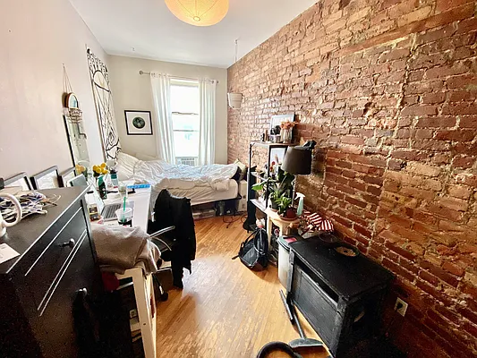 Rented by Realty Nerd | media 9