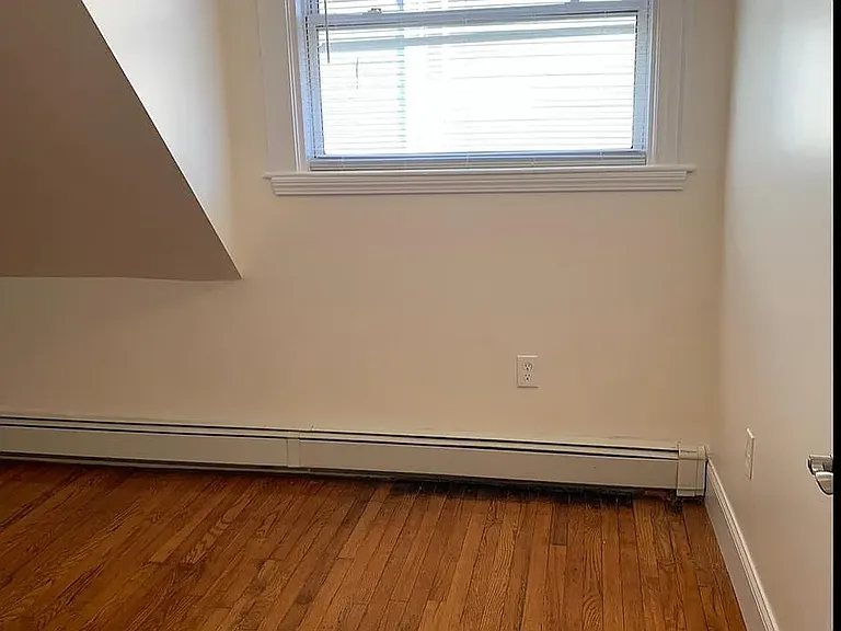8 Westminster Ave #3 — Photo 11