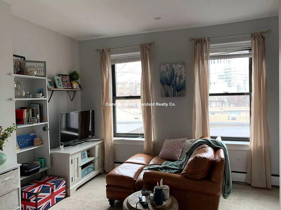 2nd image of 177 Saint Botolph St #11R