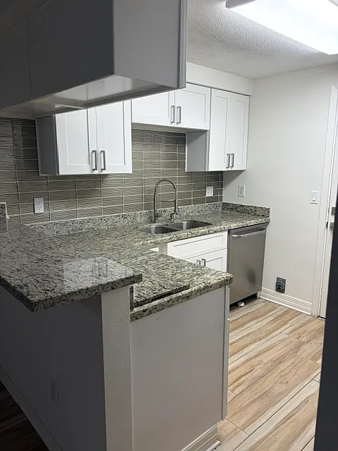 2 bed, 1016 sqft, $1,900 — Photo 4