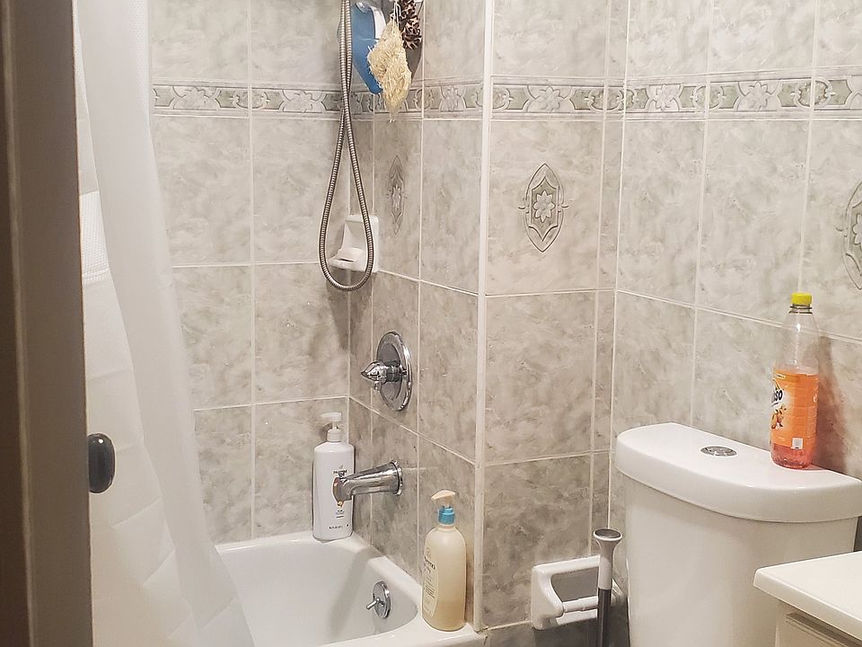 1st image of 156 Linwood St Floor 2