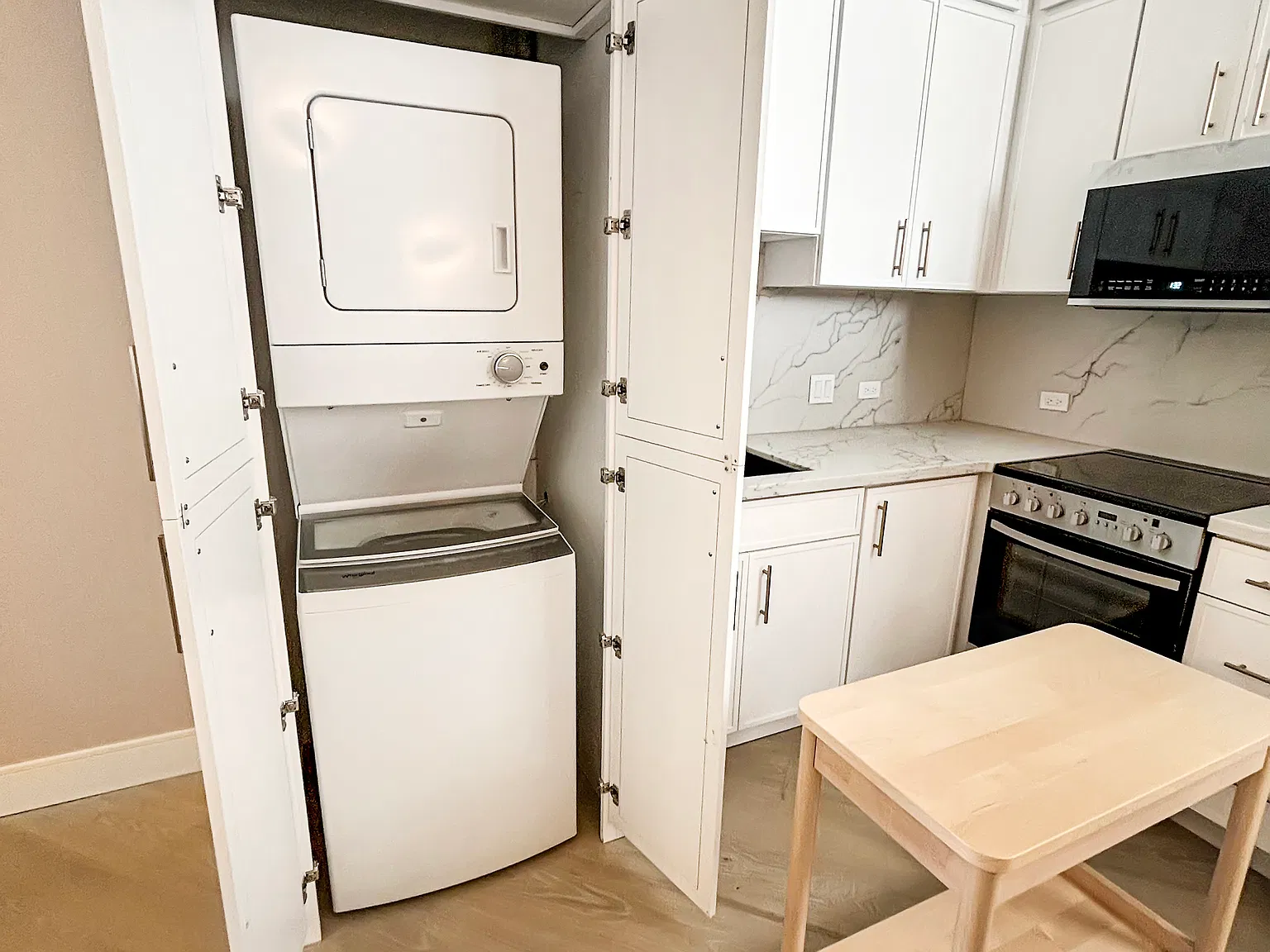 Studio, 410 sqft, $3,150 — Photo 3