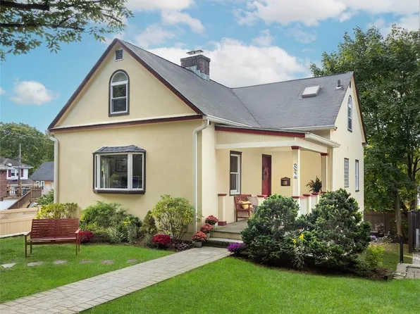 82 Mohican Park Avenue, Dobbs Ferry, NY 10522