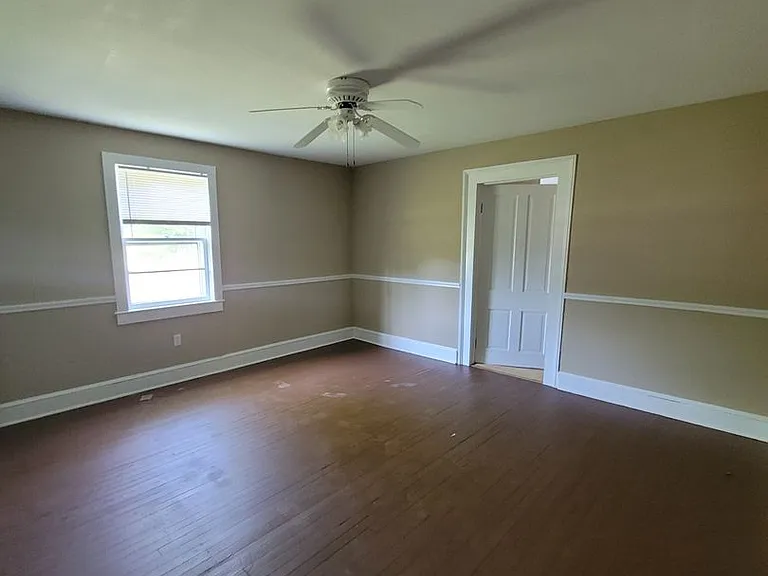 2105 College St — Photo 10