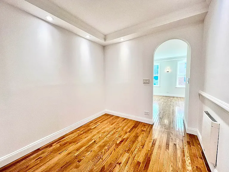187 Meserole St #3R — Photo 6