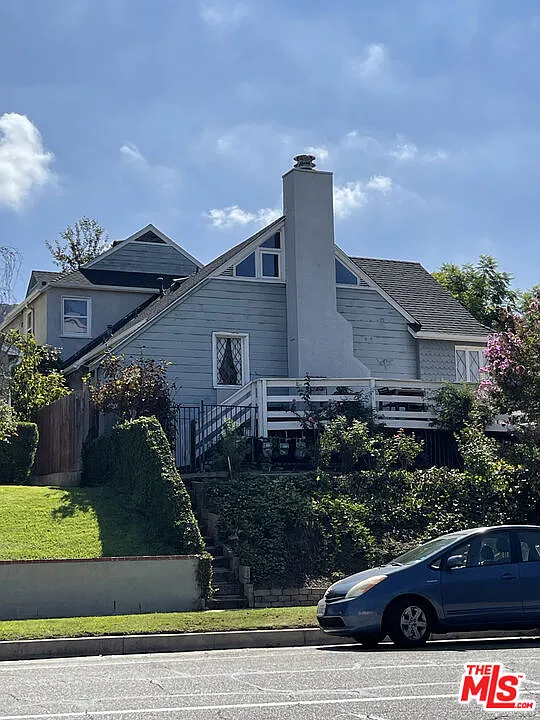 2 bed, 1.0 bath, 950 sqft, $2,875 — Photo 2