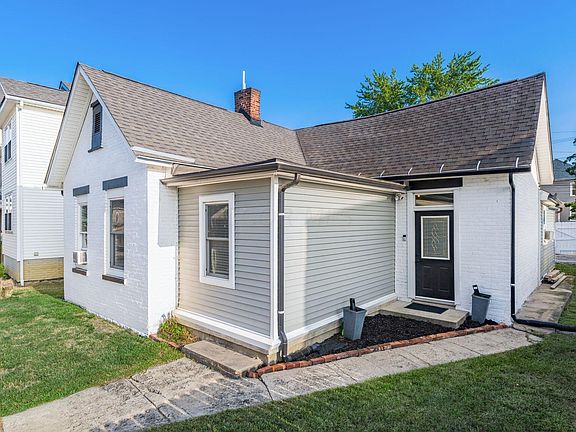 3rd image of 834 Reinhard Ave