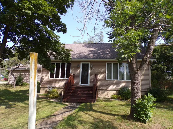 332 W Madison St, Wautoma, WI 54982