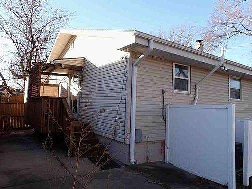 3rd image of 7814 Parker St