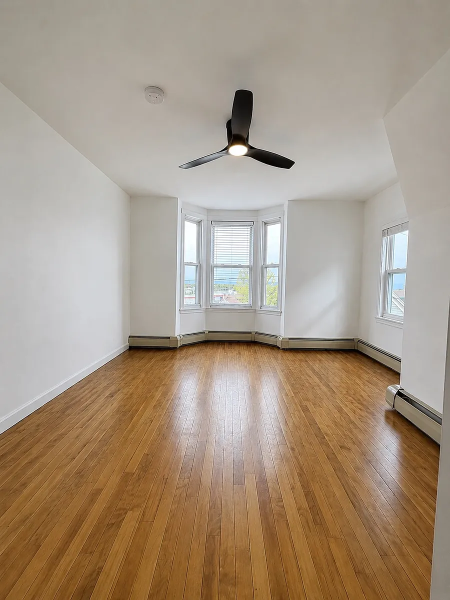 Building Photo - 19 Salem St #3