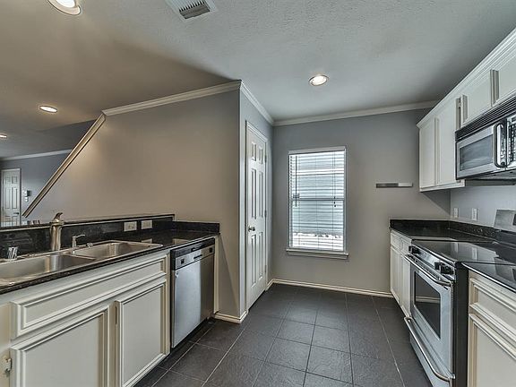 4th image of 1719 Redwing Haven Dr