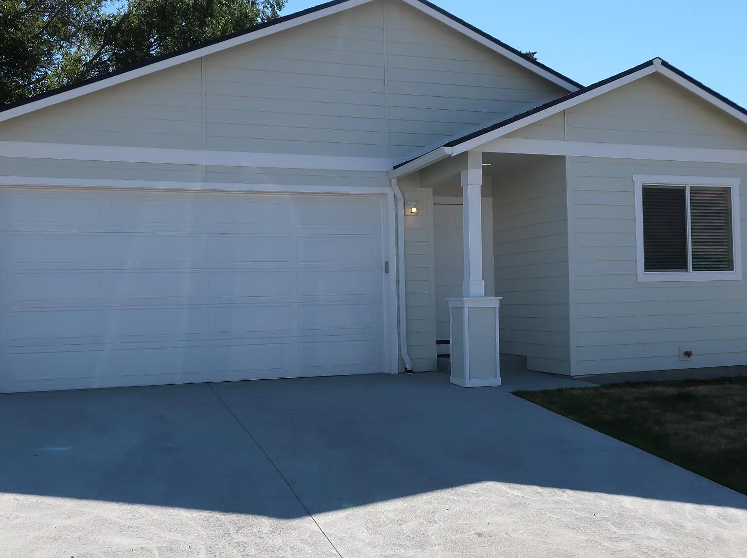 3 bed, 1283 sqft, $2,100 — Photo 1