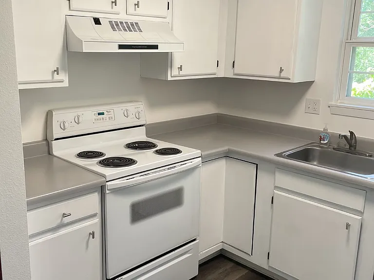 344 S Estes St #B — Photo 5