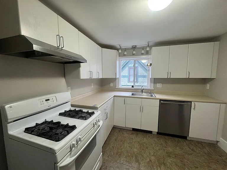 24 Francesca Ave #3 — Photo 1