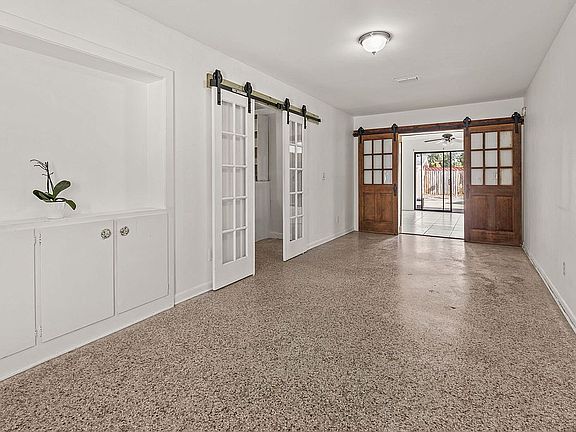 5th image of 5801 Cresthill Dr