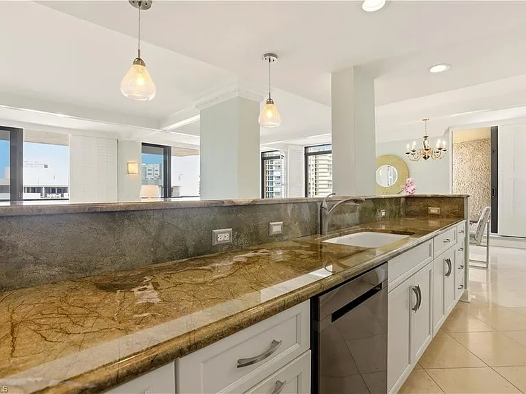 4001 Gulf Shore Blvd N #Penthouse 8 — Photo 13