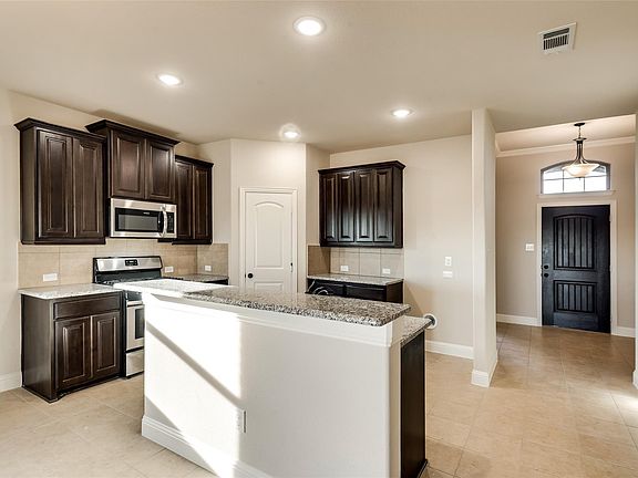 3rd image of 619 Beechwood Dr