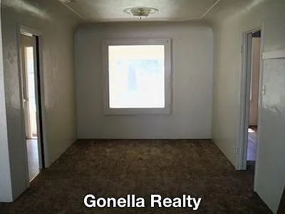 1044 Laurel Ave photo 1