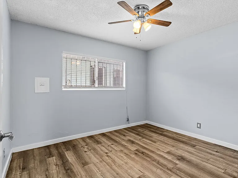 1121 Daisy Avenue — Photo 39
