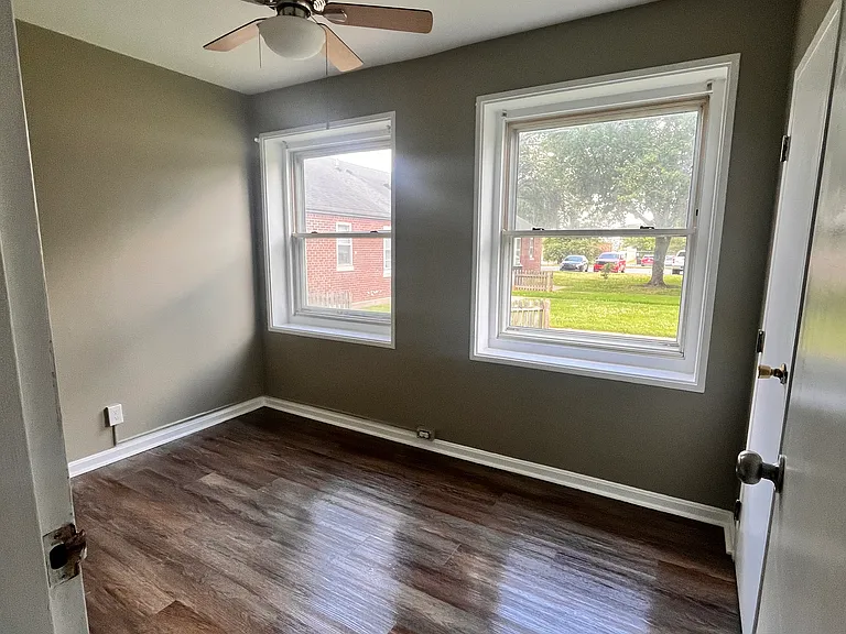 1824 La Salle Pl — Photo 9