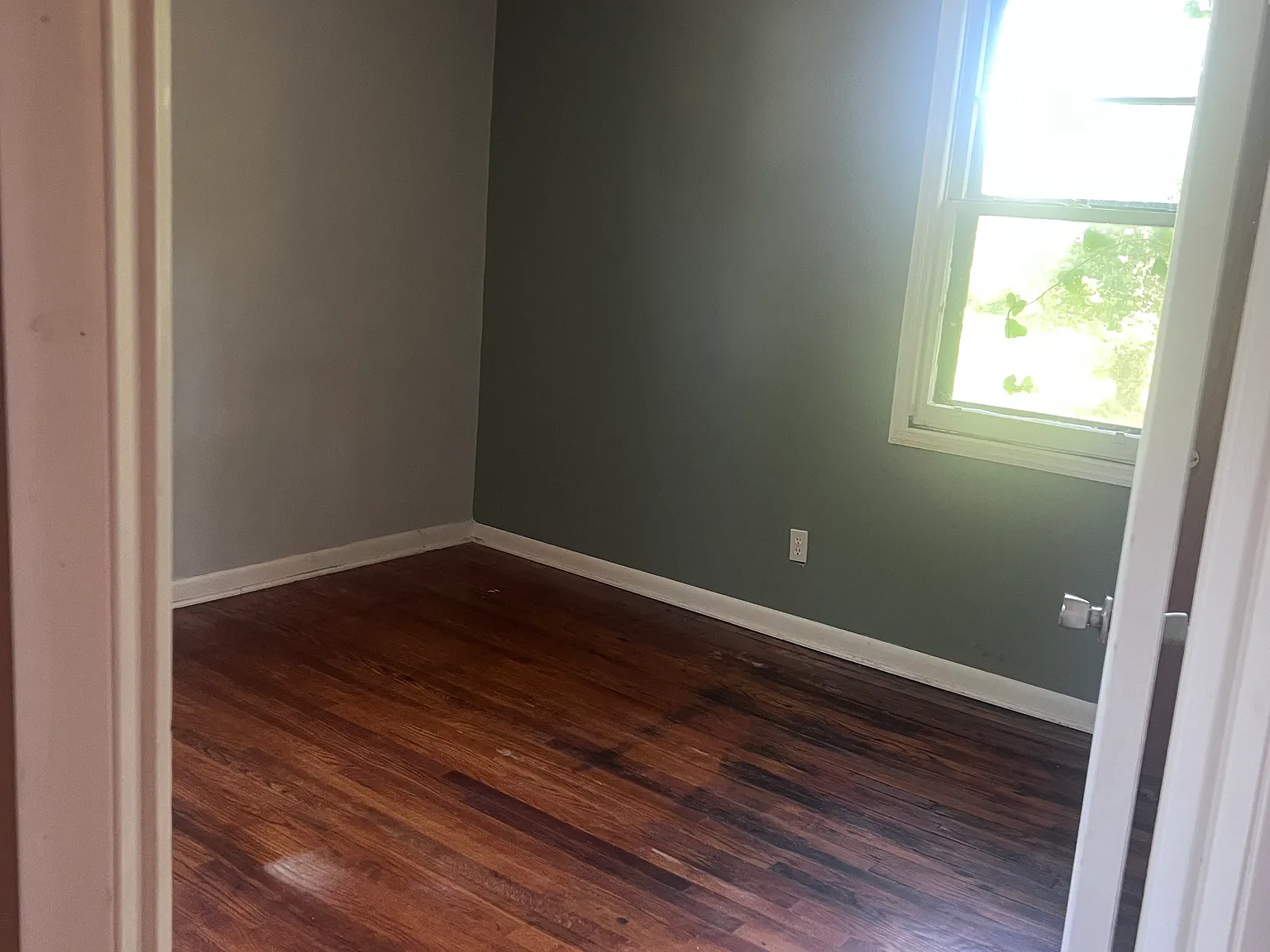 4 bed, 1.5 bath, 1300 sqft, $2,100 — Photo 3