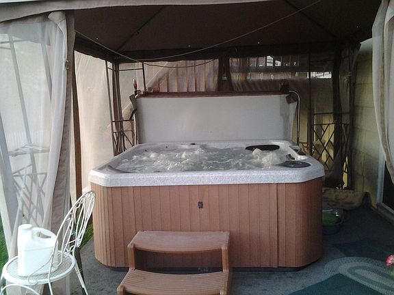 jacuzzi tub
