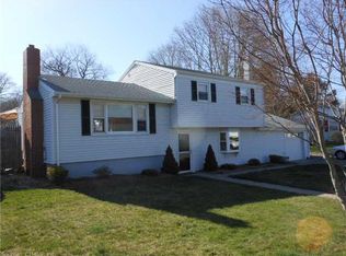 5 Clark Pl, Quaker Hill, CT 06375