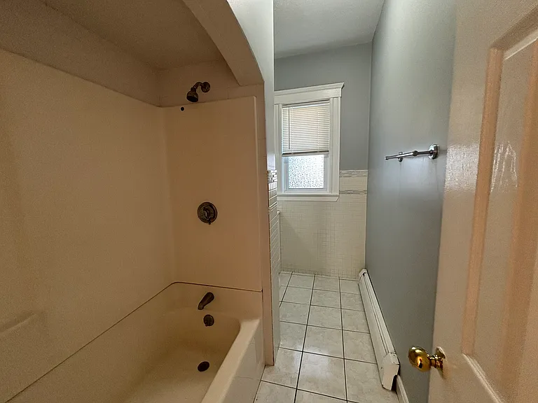 1080-1082 N Shore Rd #2 — Photo 11