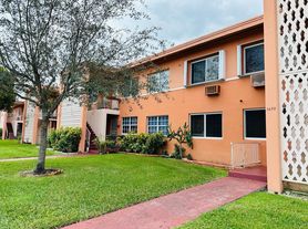 3670 SW 10th St, Miami, FL
