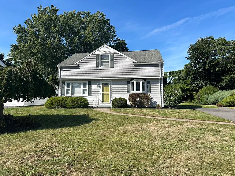 196 Saint Johns Dr — Photo 1