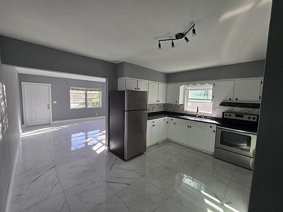 3rd image of 1021 SW 32nd Ct #1-2