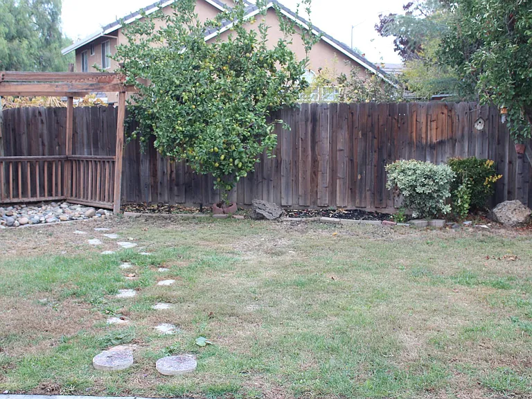Falcon Ct — Photo 8