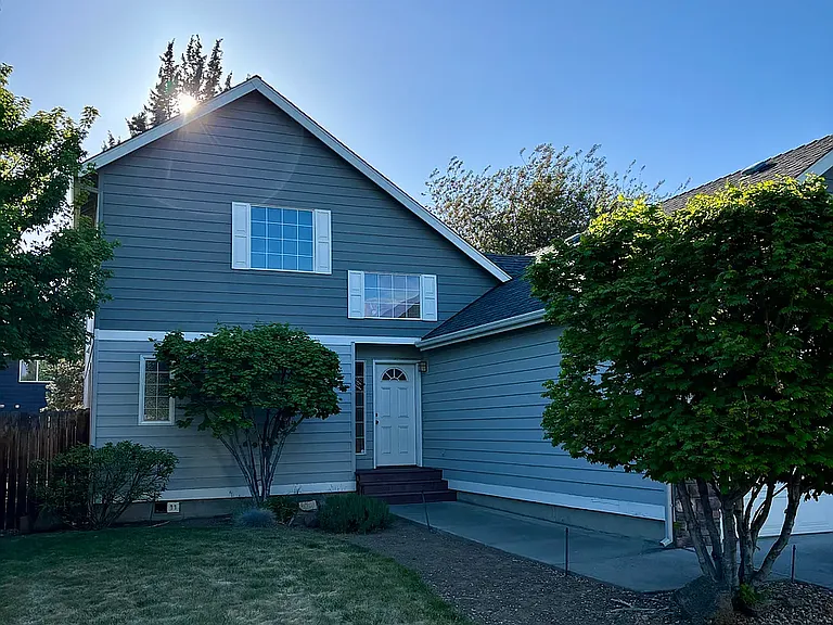 1275 NE Glacier Ridge Rd — Photo 2