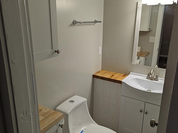 5th image of 144 Honeycutt Dr #1
