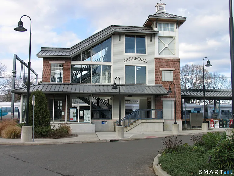 51 W Lake Ave — Photo 32