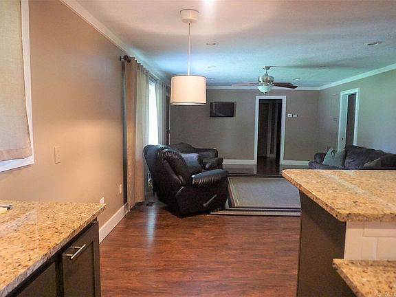 4th image of 305 Newton Pl