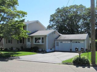 19 Iannotti Ln, Derby, CT 06418