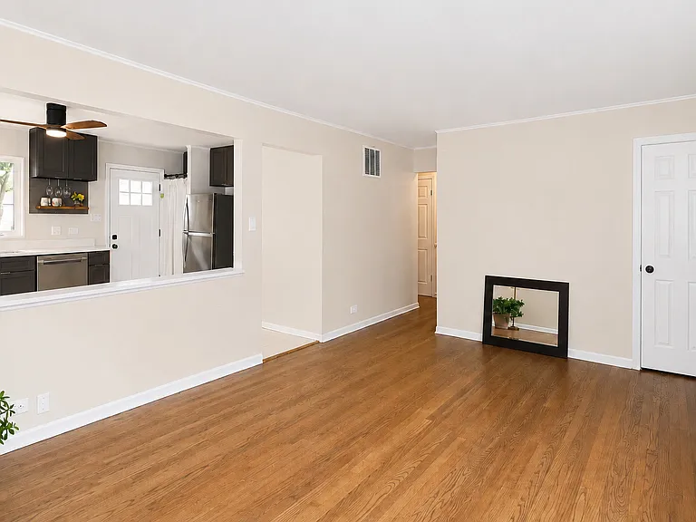 109 S Elm St — Photo 10