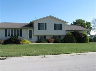1706 Mario Pl, Fremont, OH 43420